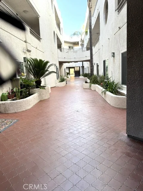6828 Laurel Canyon Boulevard 211 photo 2