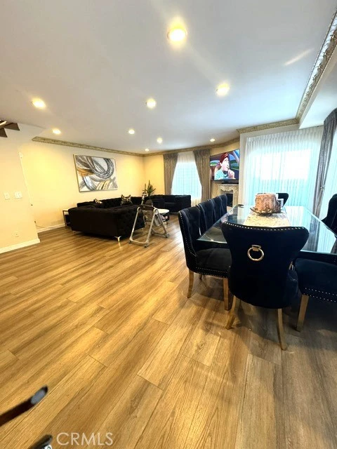 Interior 4