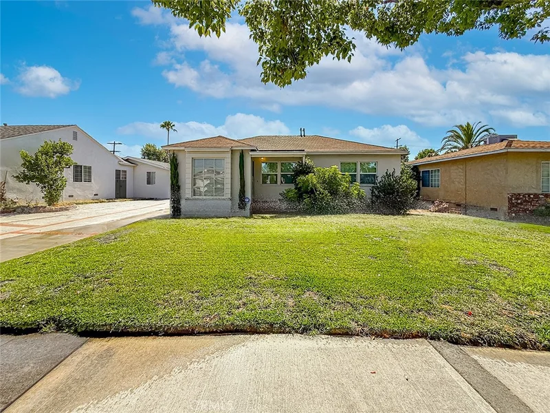 6318 Cartwright Avenue, North Hollywood, CA 91606
