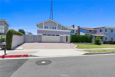 3792 Claremont photo 2