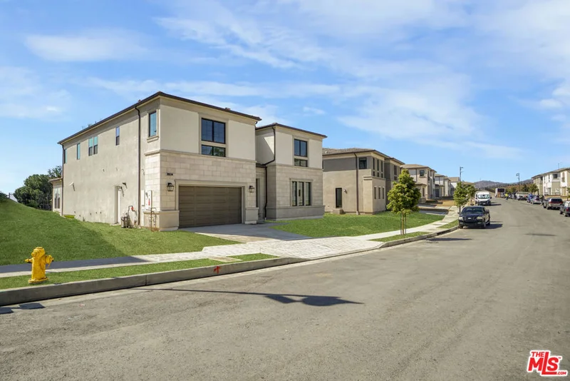 20534 Edgewood Court photo 2
