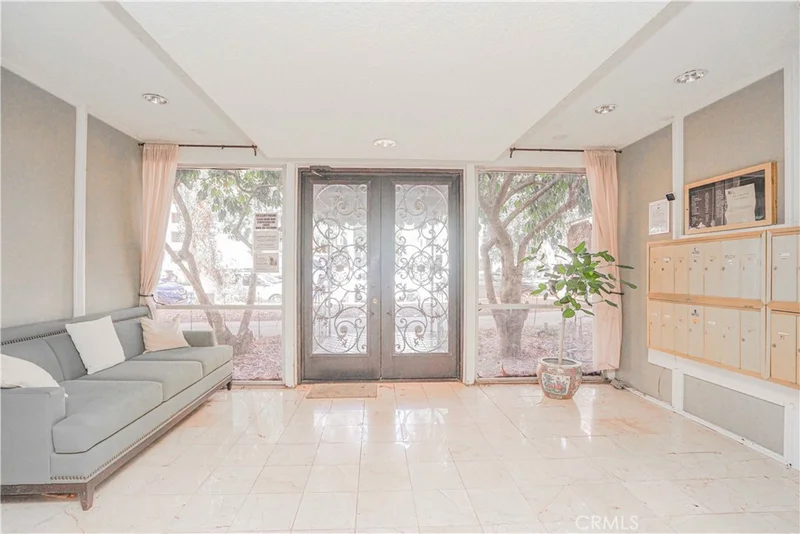 400 S La Fayette Park Pl #314 photo 2