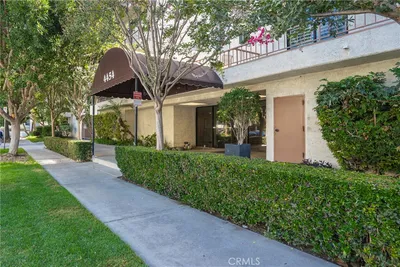 4454 Ventura Canyon 105