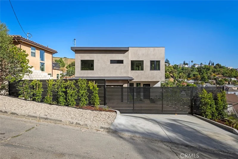 3032 Johnston Street photo 2