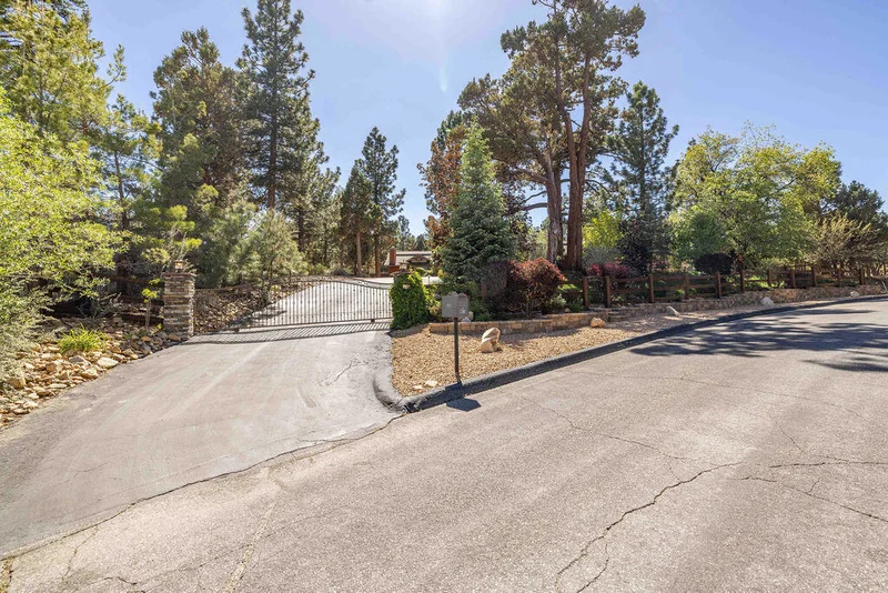 Photo 2 of 661 Cedar Glen Drive