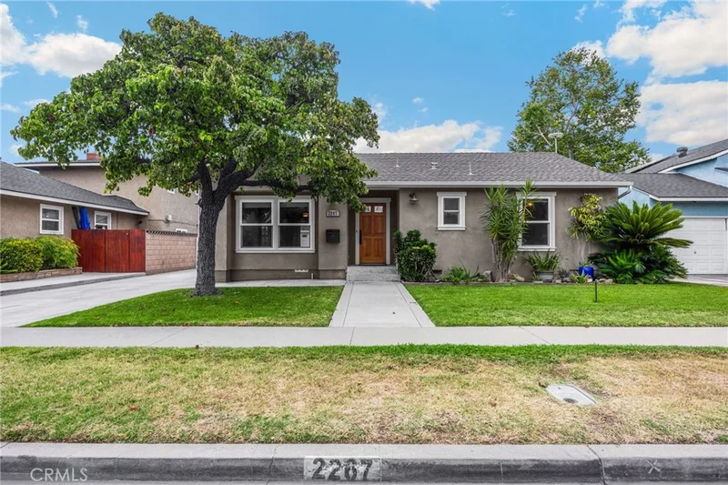 2267 Stearnlee Ave photo 2