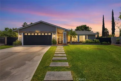 1036 W Leslie Court