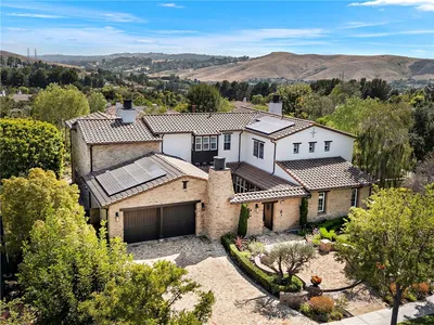 8 Brittlestar Road