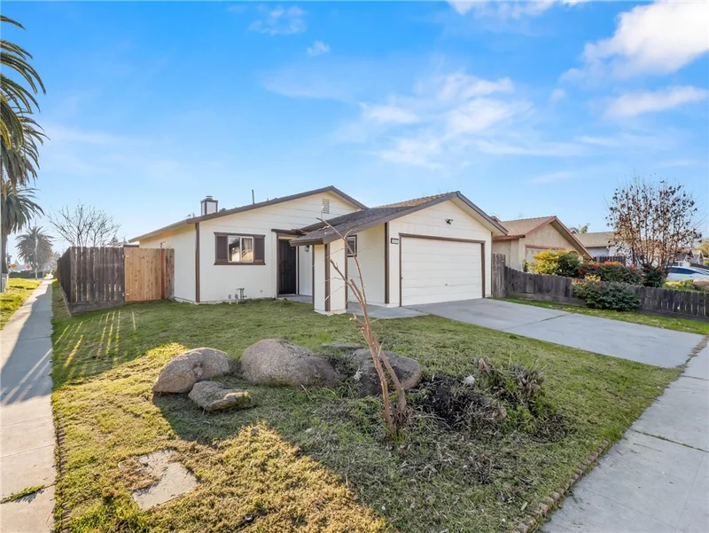 4359 W Cardiff photo 2
