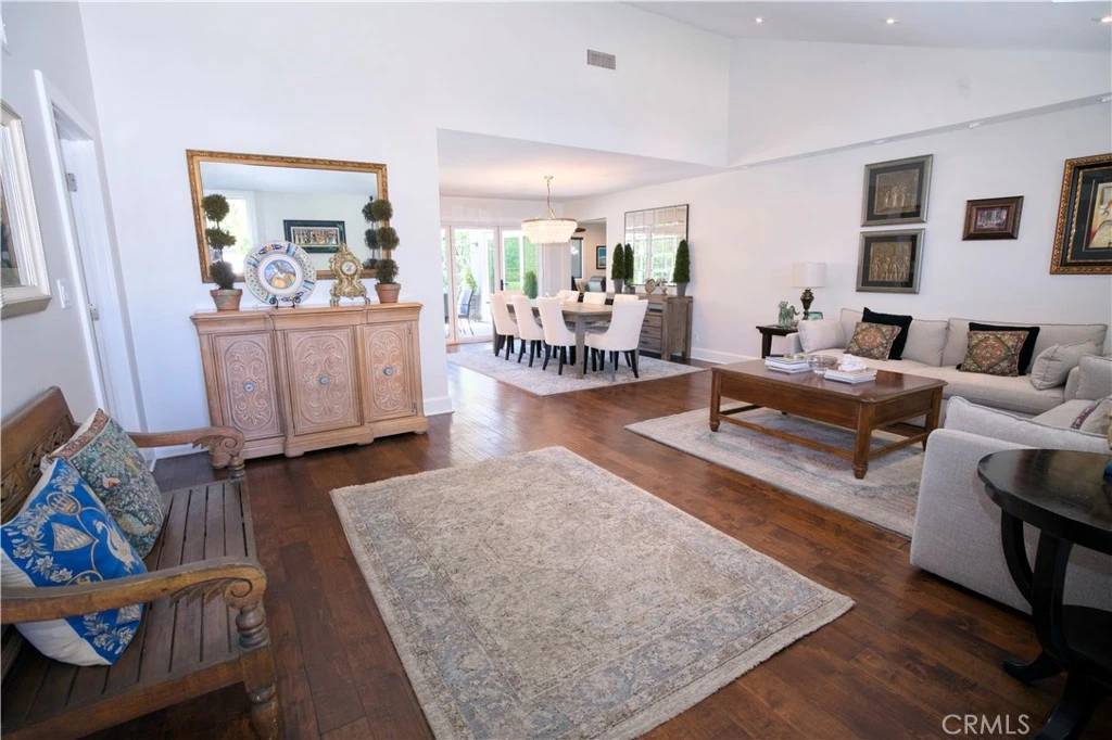 Interior 4