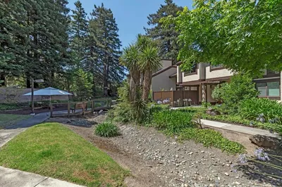 1525 Tyler Park Way photo 2