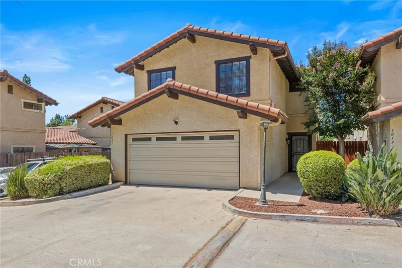 1021 S Reservoir