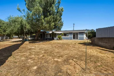 1645 La Brea St. photo 2