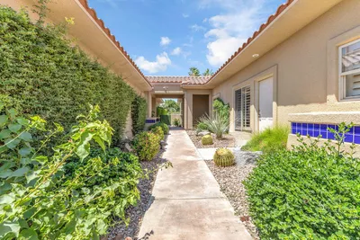 93 Kavenish Drive photo 2