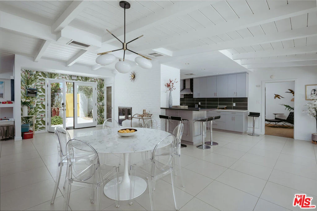 Interior 4