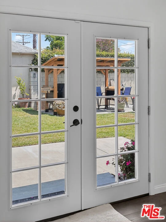 Interior 4