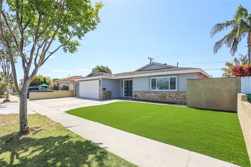8872 Montrose Avenue photo 2