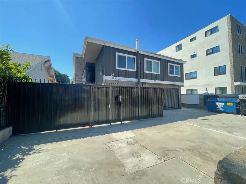 1250 W 37th Street 3, Los Angeles, CA 90007