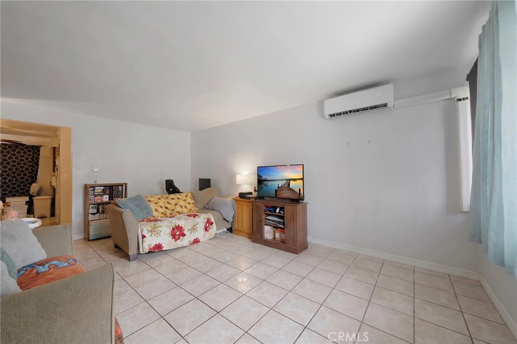 Interior 4