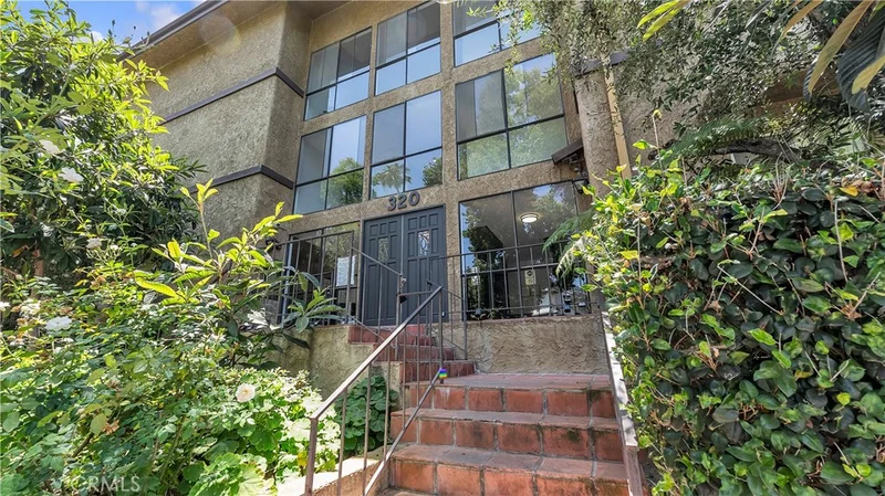 320 E Stocker 304, Glendale, CA 91207