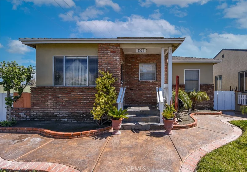 801 Maryess Drive photo 2
