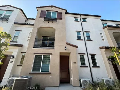 2317 W Broadway 60