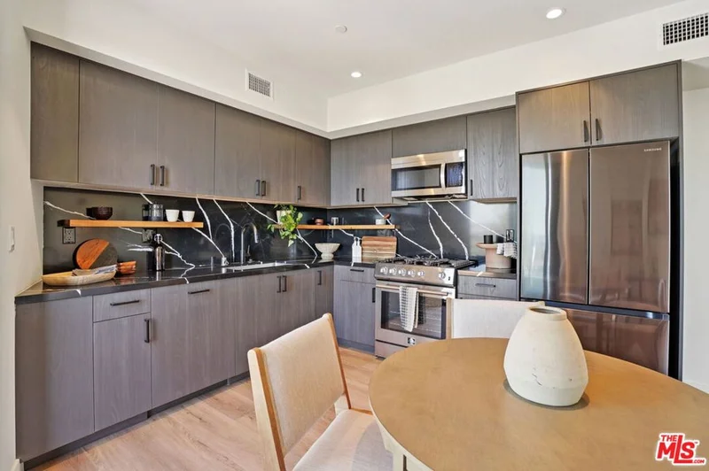 1110 S Spaulding Avenue 305, Los Angeles, CA 90019