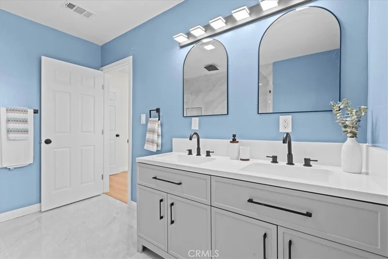 4108 Garey photo 2