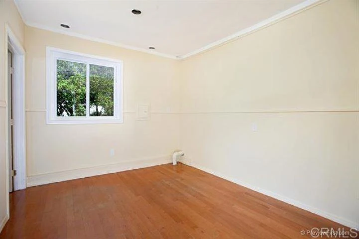 Interior 4