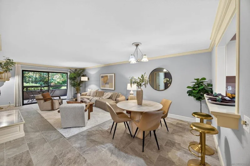 8840 Villa La Jolla 108, La Jolla, CA 92037