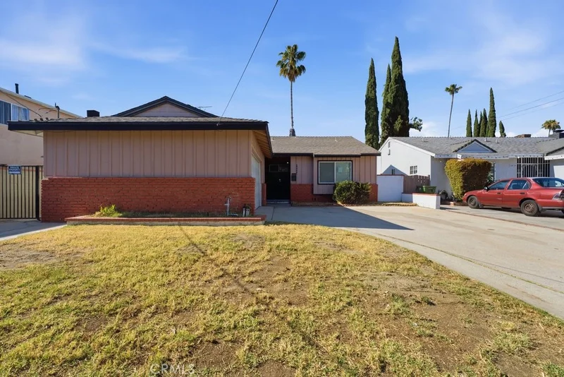 Photo 2 of 10943 Kittridge Street