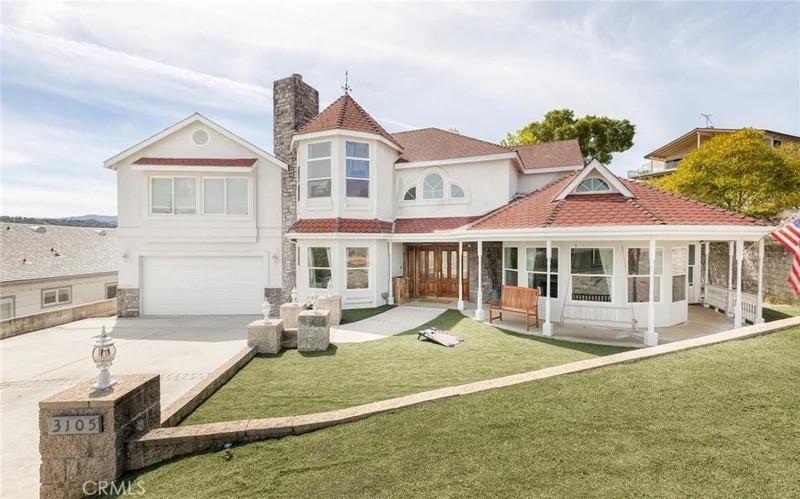 3105 E Beach Circle