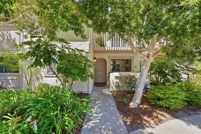 135 Vista Del Lago