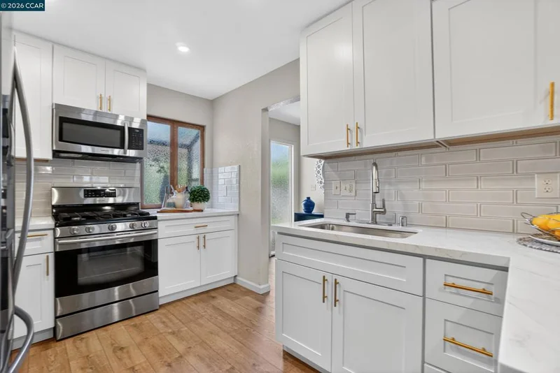 897 Marina Dr, Napa, CA 94559