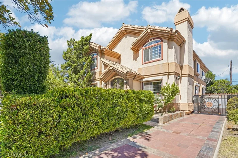 1948 N Catalina Street