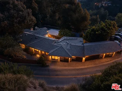 2451 Nichols Canyon Road photo 2