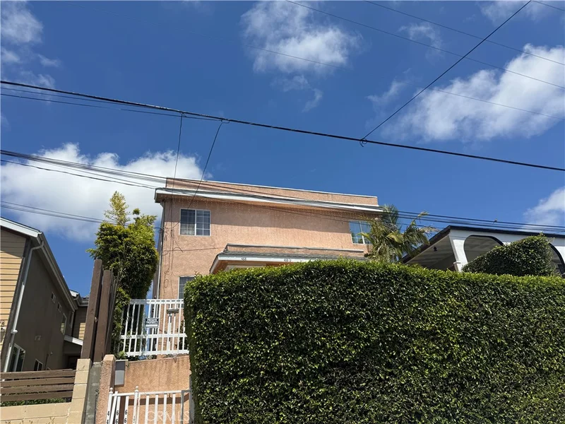 466 W 2nd 1/2