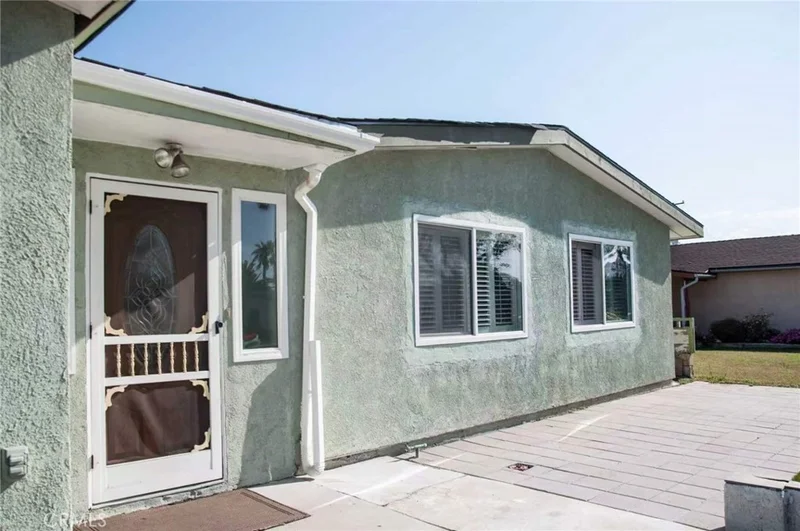 Photo 2 of 18652 Bellorita Street