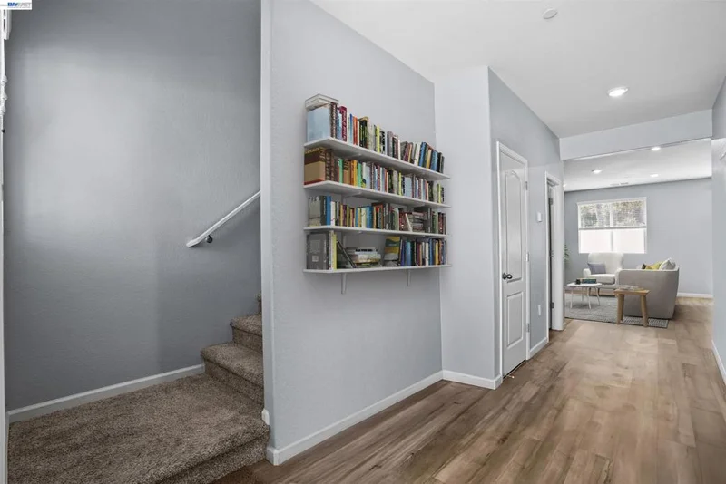 281 Agata Way photo 2