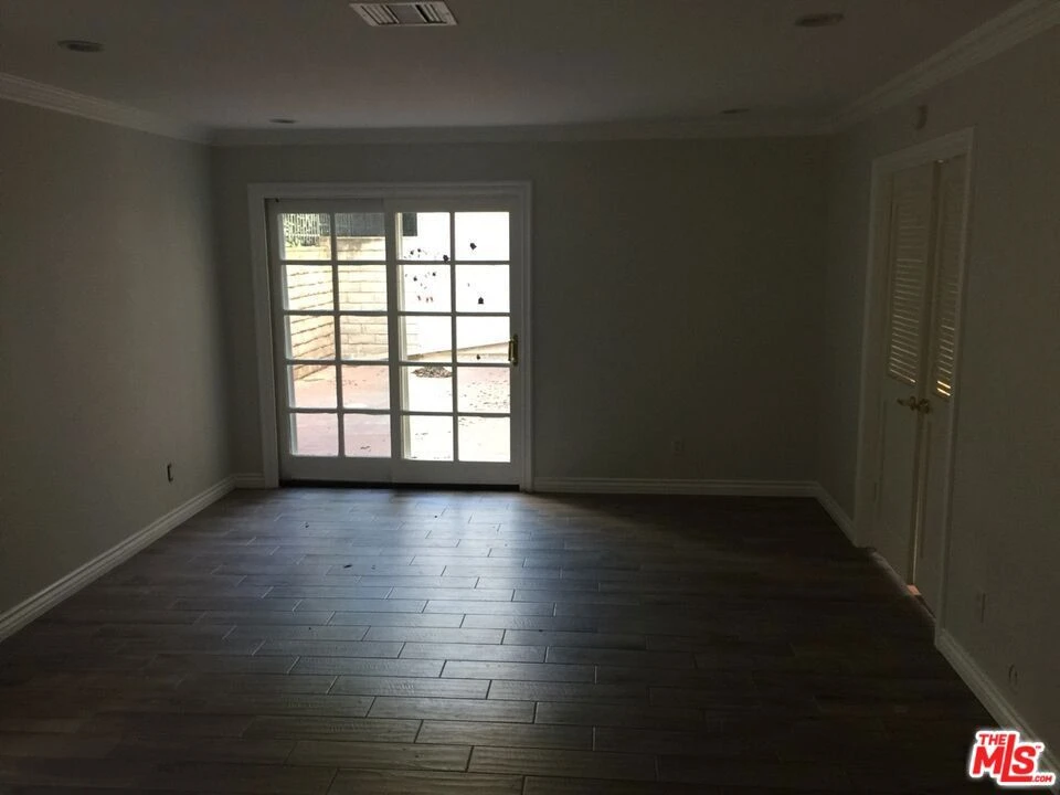 Interior 4