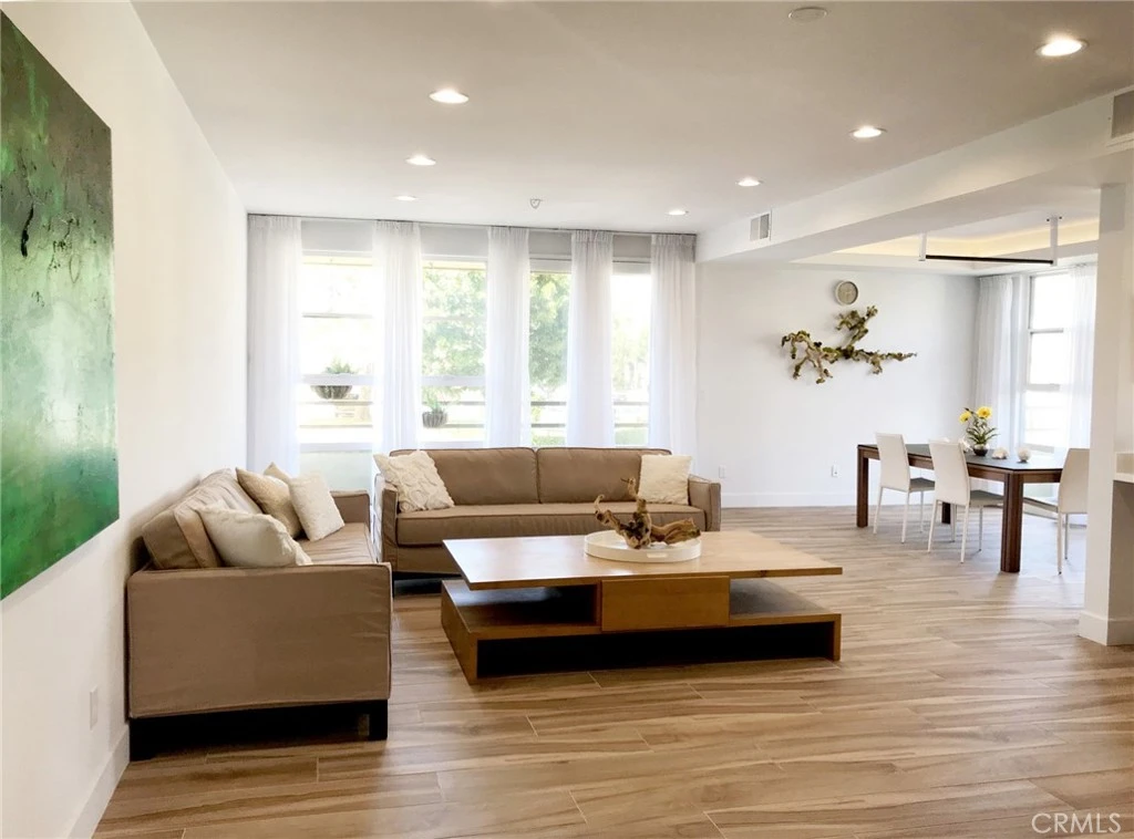 Interior 4