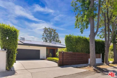 4426 Irvine Avenue