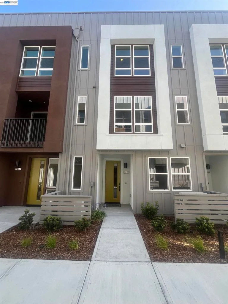 Photo 2 of 2019 Clement Avenue