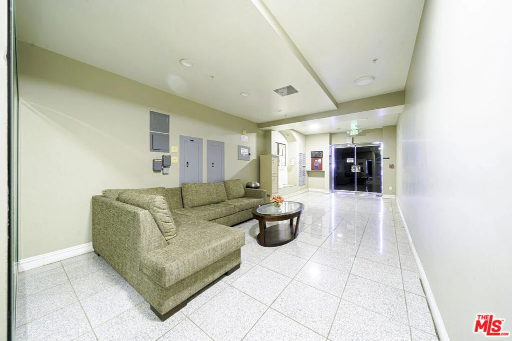 Interior 3