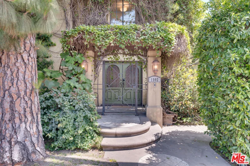 1902 Granville Avenue