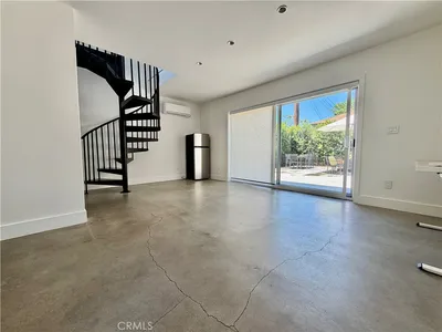 2536 Mayfield 1/2 photo 2