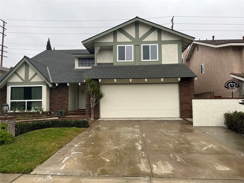 8024 E Woodsboro