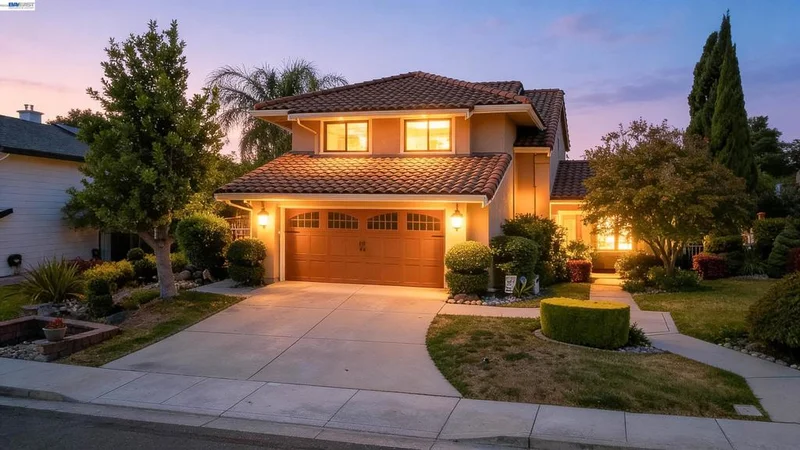 5922 Charter Oaks Dr, Castro Valley, CA 94552