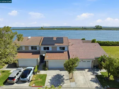 46 Edgewater Pl