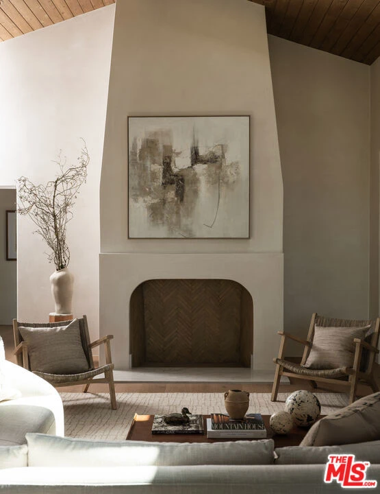 Interior 4